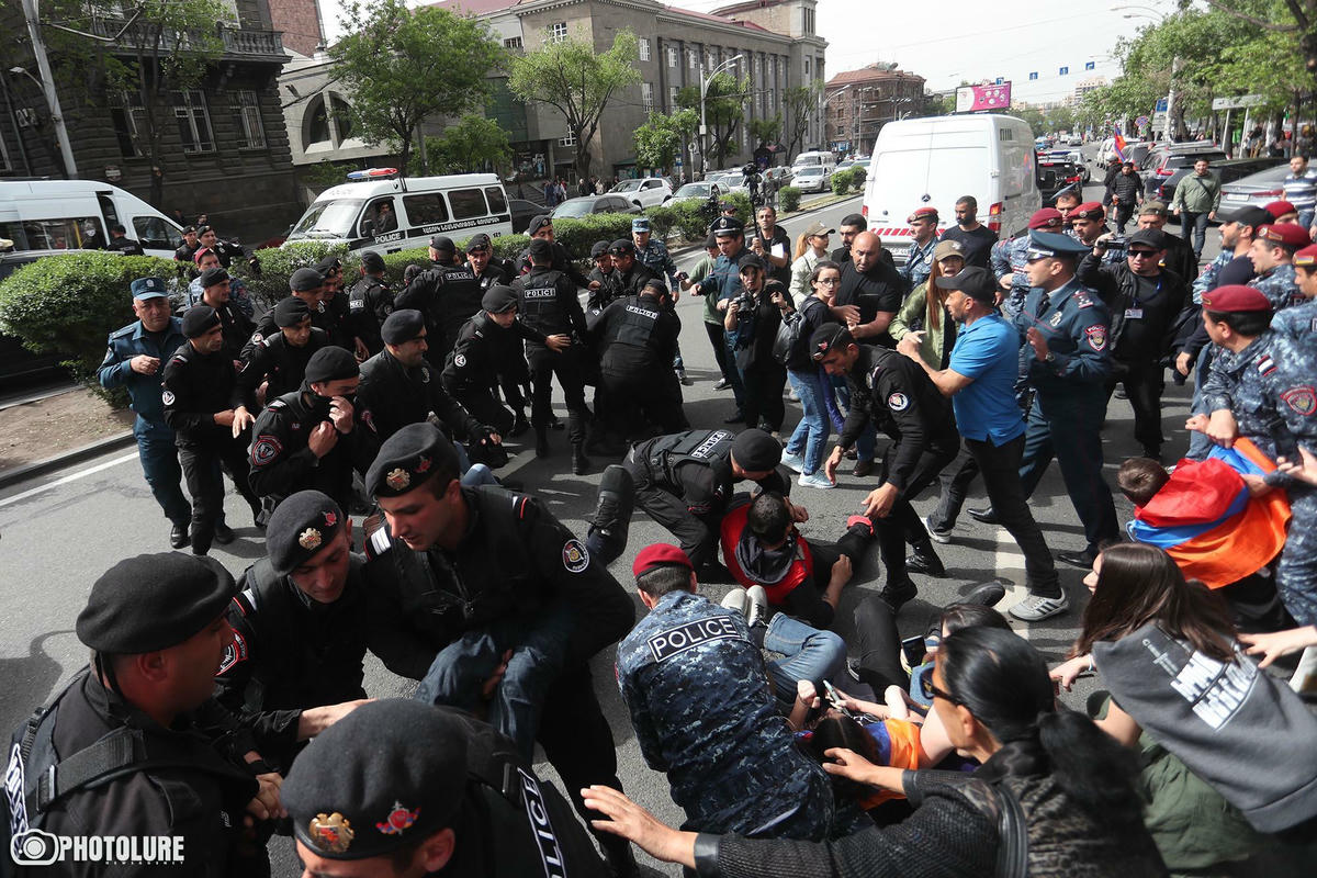 Ermenistan'da Paşinyan karşıtı muhalefet eylemlerine devam ediyor